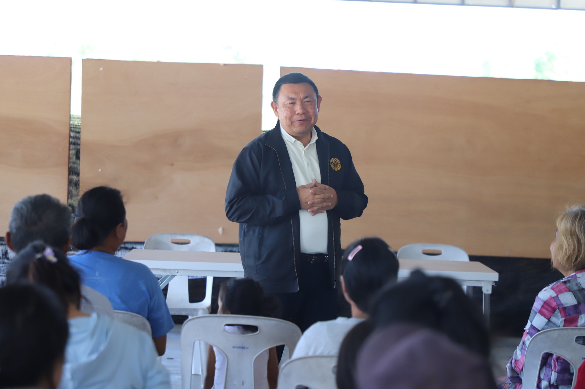 title - เลขาฯ ส.ป.ก. รุดให้กำลังใจพี่น้องเกษตรกรในเขตปฏิรูปที่ดินพื้นที่ชายแดนอุบลฯ ใกล้จุดสู้รบเพียง 7 กม.